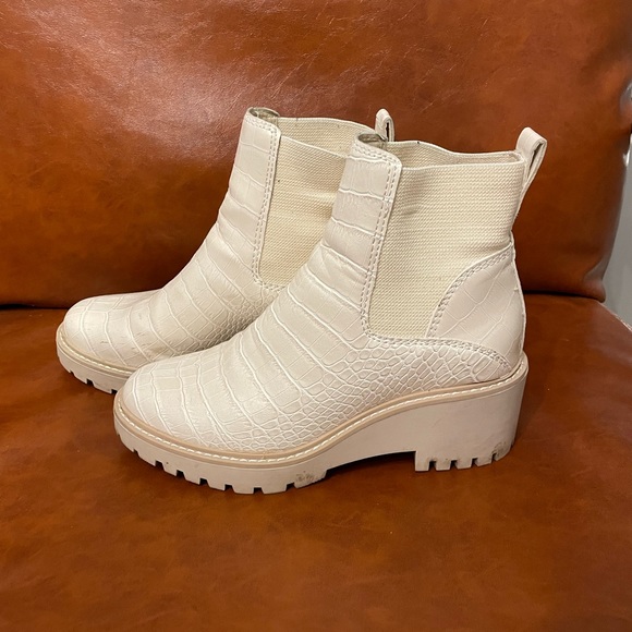 Dolce Vita Haddie Wedge Chelsea Boot Snakeskin White - Picture 8 of 8